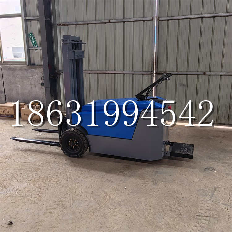 河南蒙古族自治县全电动叉车插腿式堆高车液压装卸车1.5吨升高小型站驾式铲车